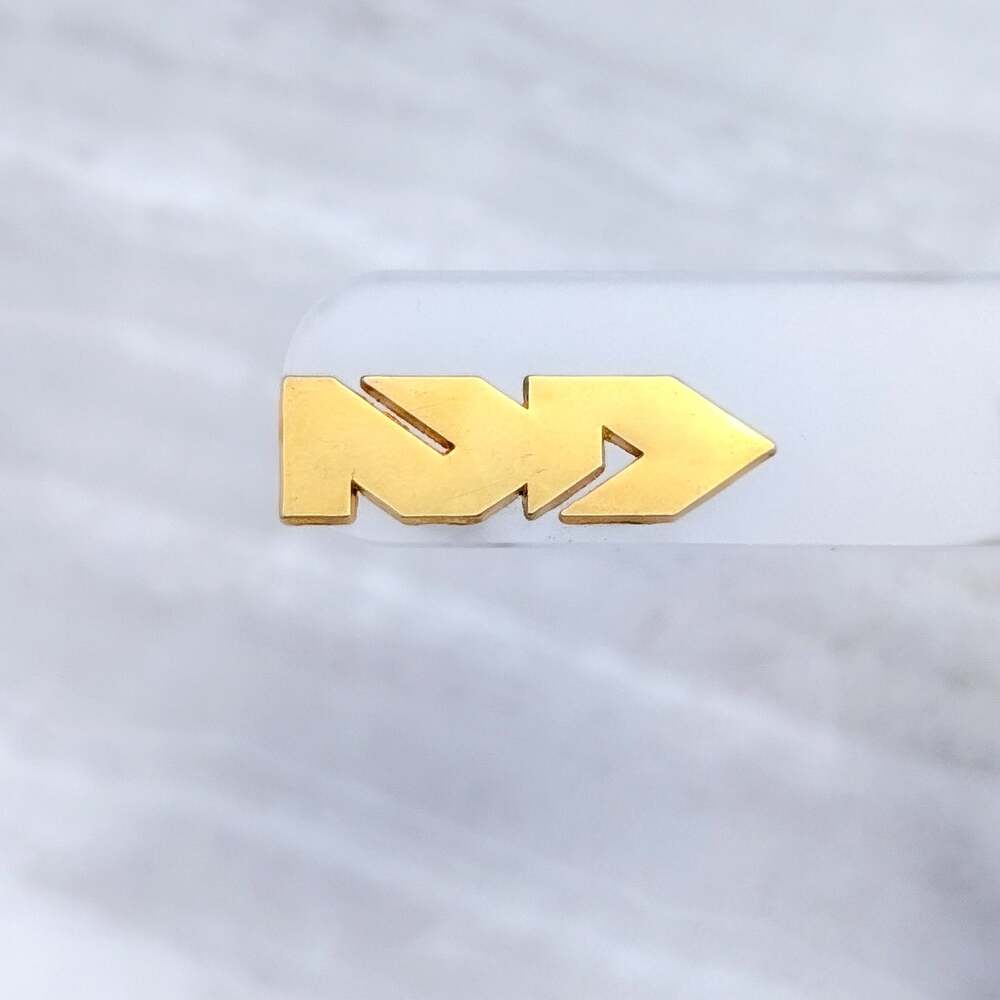 Vintage Brooch / Pin Gold Tone Arrow Like Design